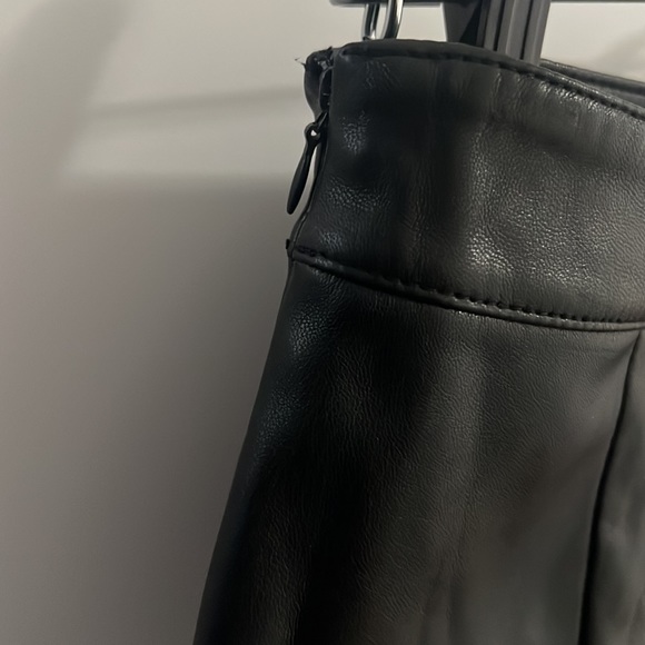 Forever21 black faux leather mini skirt - Picture 4 of 5